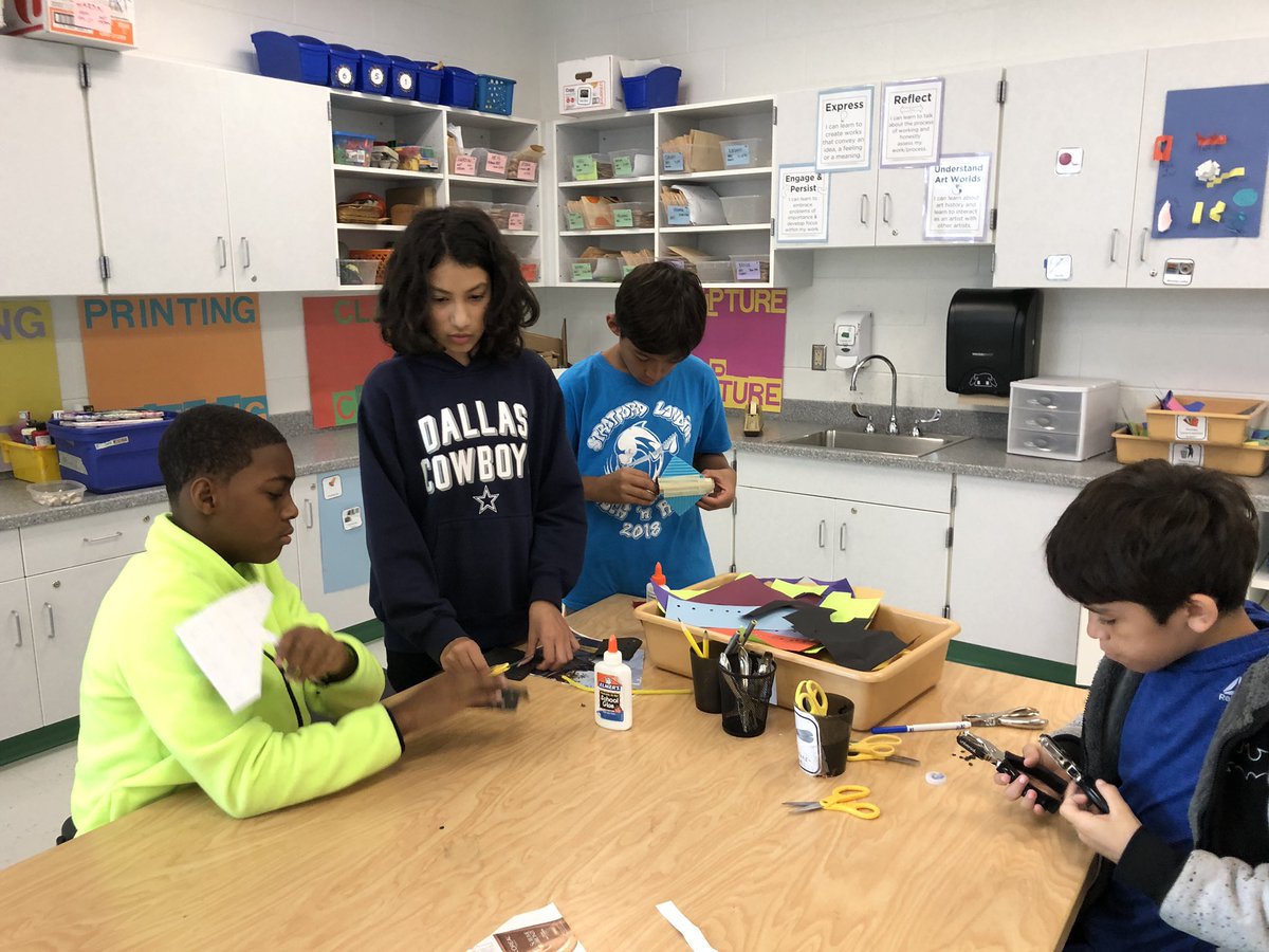 Jmschickel42's tweet photo. @MrHessSLES G6 artists finally had their 1st art of the year & celebrated by cooperating & collaborating in a #taskparty! @StratfordLndgES https://t.co/OGpBluquCg