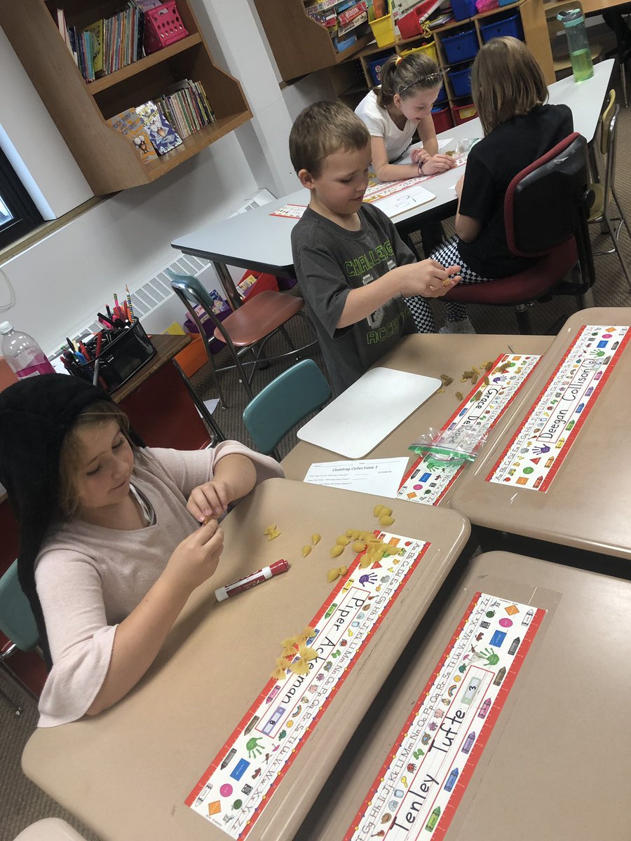 MissMil52158612's tweet photo. Learning about estimation in 2nd grade!! https://t.co/HlHY0tLANQ