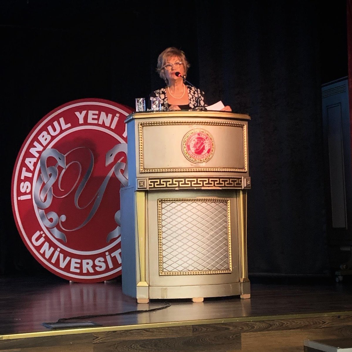 ayselaziz's tweet photo. Bugün İletişim Fakültesinin birinci sınıfları için oryantasyon programını yaptık. Rektörümüz de bizi yalnız bırakmadı! Programın sonunda öğretim elamanlarımızla bir hatıra fotoğrafı da çektirdik! Tüm öğrencilerimize Üniversite yaşamlarında başarlar diliyoruz 👏🏻🤗 https://t.co/KpF8vcQCjE