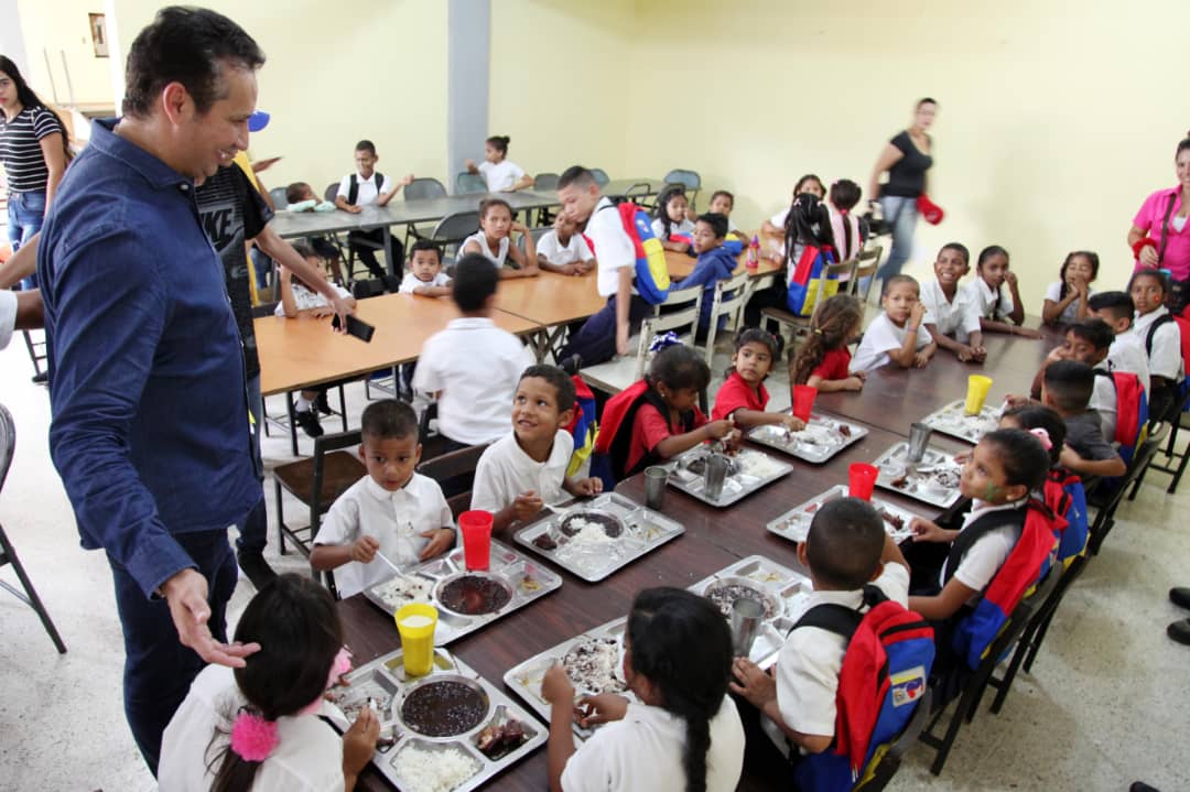 Clebguarico's tweet photo. Asimismo, se les garantizará a los niños y niñas de Guárico el comedor escolar, en función de fomentar la sana alimentación escolar e influir positivamente en el rendimiento académico de los alumnos de las instituciones en la región guariqueña. https://t.co/BdYe19doGS