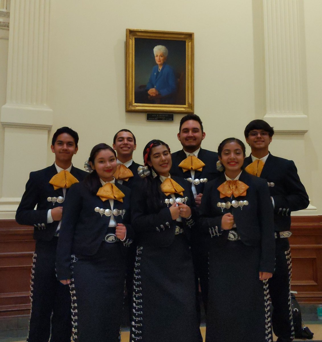 CrockettPlayers's tweet photo. Thanks to @EddieforTexas and @KirkPWatson for hosting us today at the Texas State Capitol in celebration of Diez y Seis!!! #mariachi #aisdproud #totesnotes #governor https://t.co/1gXeSjhPzf