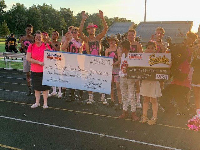 mwafcu's tweet photo. Last week we gave out even more #BigChecks. We were at #SniderHS, #HuntingtonNorthHS, #WayneHS & #HuntingtonUniversity giving out our affinity earnings. Learn how you can help your school here https://t.co/oxxSogStrA #MidWestGivesBack #AffinityCards @HuntingtonU @FtWayneCommSkls https://t.co/xqYCmW1Mto