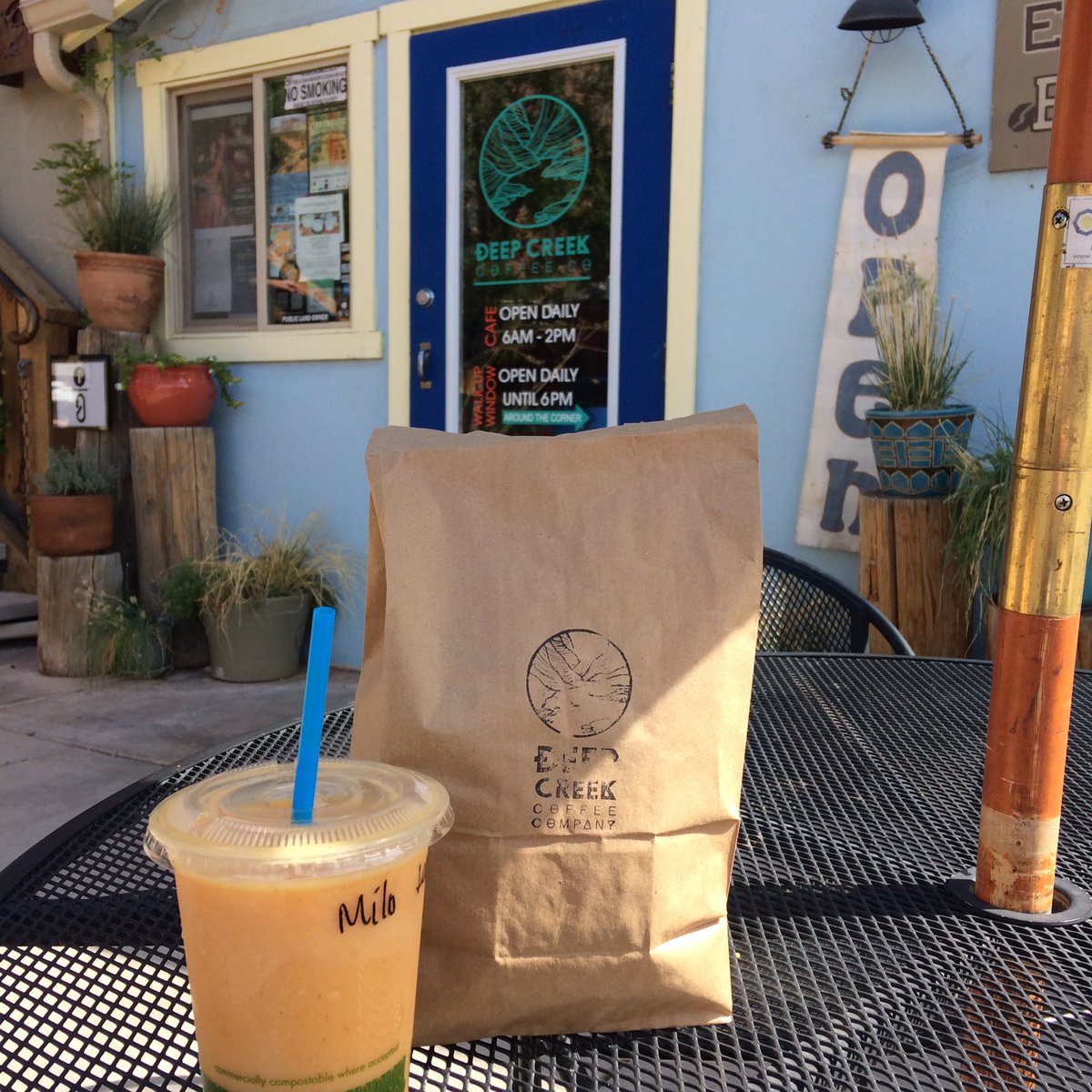 JennieJennie17's tweet photo. Went into Springdale today just to stop by @deepcreekcoffeeco and “do lunch” with Milo and Luci. They were great 😁
I drank the Milo on my way home.🥤 I ate the Luci once I got home. 🥪😉
#lunch #vegetarian #smoothie #sandwich #SpringdaleUtah #DeepCreekCoffee #LunchToGo https://t.co/jgTZLAQv6n