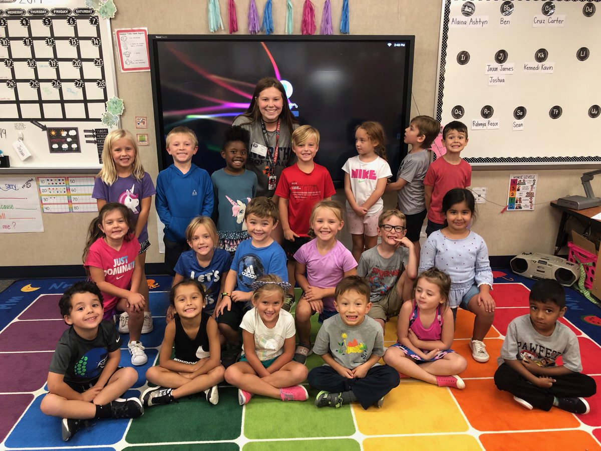 McKinneyNorthSB's tweet photo. Our amazing @MNHSsoftball girls visited the elementary schools today to talk about the importance of character. My heart is melting! @GraceAhlborn @_caroline_8 @CierraFaubion @paigecappell1 https://t.co/CFyQ2e902h