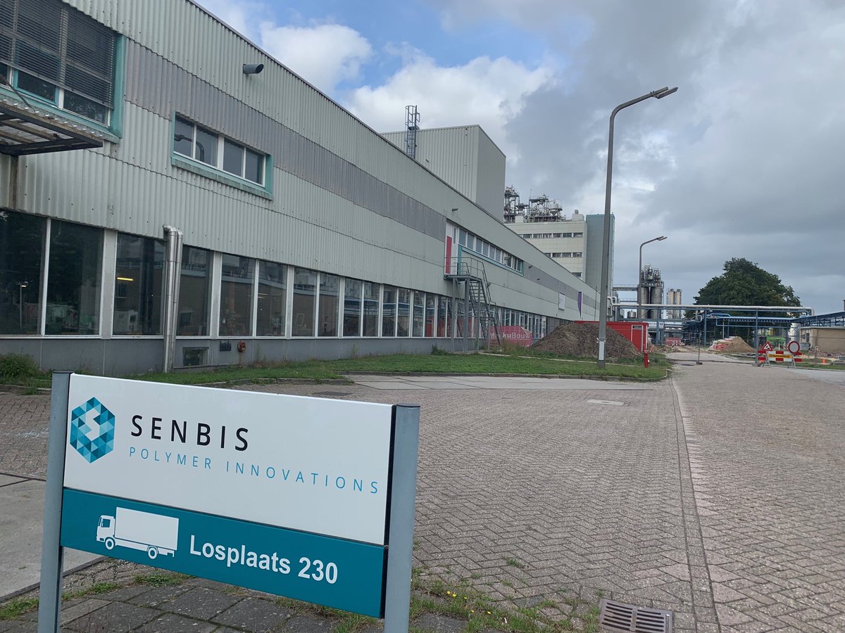 JoepHoveling's tweet photo. Er gebeurt veel innovatiefs op het #Emmtec terrein in #Emmen Vandaag waren wij bij @SenbisNL mbt hun proeftuin SPIC; een nieuwe testfaciliteit diverse duurzame kunststoffen en producten ontwikkeld gaan worden @ChemportEurope @HetSNN https://t.co/844n3EtHKk https://t.co/rrapM3eney