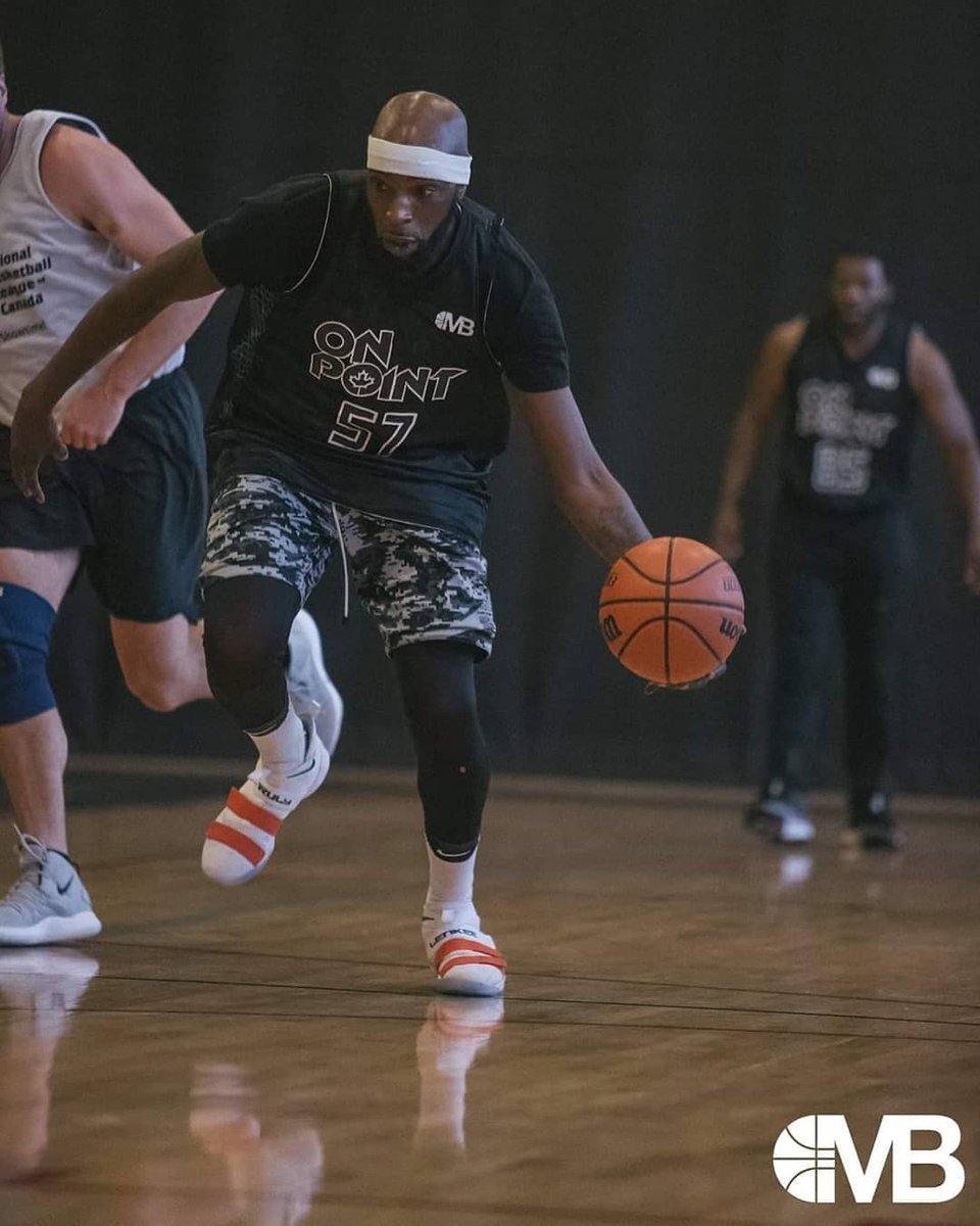 DrewEbanks's tweet photo. ON POINT FREE AGENT LEAGUE: Championship game tonight at 9:40pm at @elitecamps between @MNPenoLa_ and the Bugatti Boys vs. @phierce4thought and Kawhi Not. @megacitybball #onpoint #OPFAL #megacitybasketball 📷: @iamLColocado of undefeated (10-0) Kawhi Not. https://t.co/3bANSGIMo3