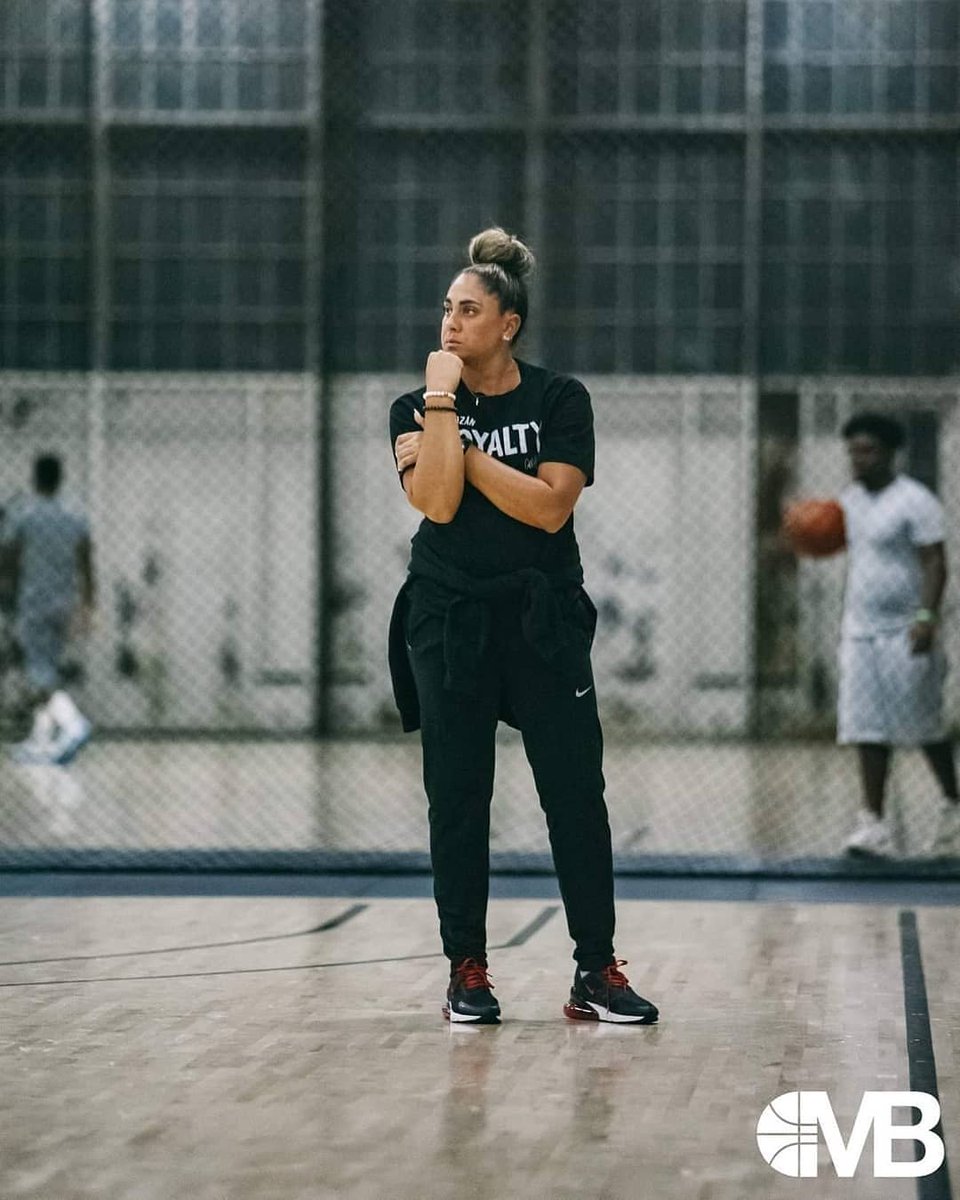 DrewEbanks's tweet photo. ON POINT FREE AGENT LEAGUE: Championship game tonight at 9:40pm at @elitecamps between @MNPenoLa_ and the Bugatti Boys vs. @phierce4thought and Kawhi Not. @megacitybball #onpoint #OPFAL #megacitybasketball 📷: @iamLColocado of undefeated (10-0) Kawhi Not. https://t.co/3bANSGIMo3