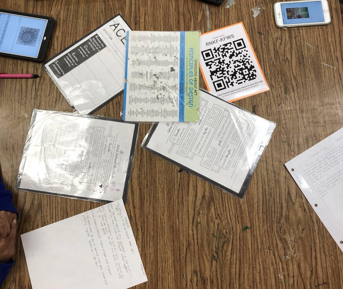 HowardArtCMS's tweet photo. Uploading our first batch of artwork to @Artsonia. #digitalportfolio #artiststatements #reflect https://t.co/MKreKIGKp3