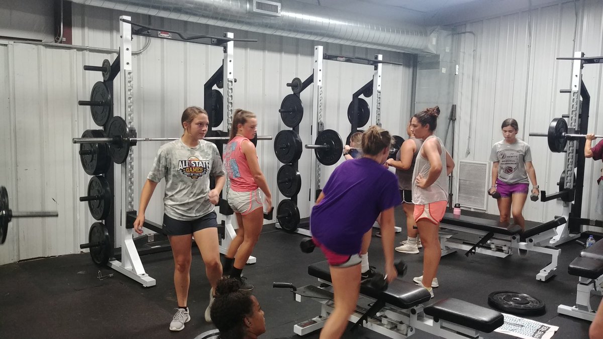 medalchicks's tweet photo. Work hard, play hard, get better every day #family #ironsharpensiron 💪🏀 https://t.co/qiDYfKupou