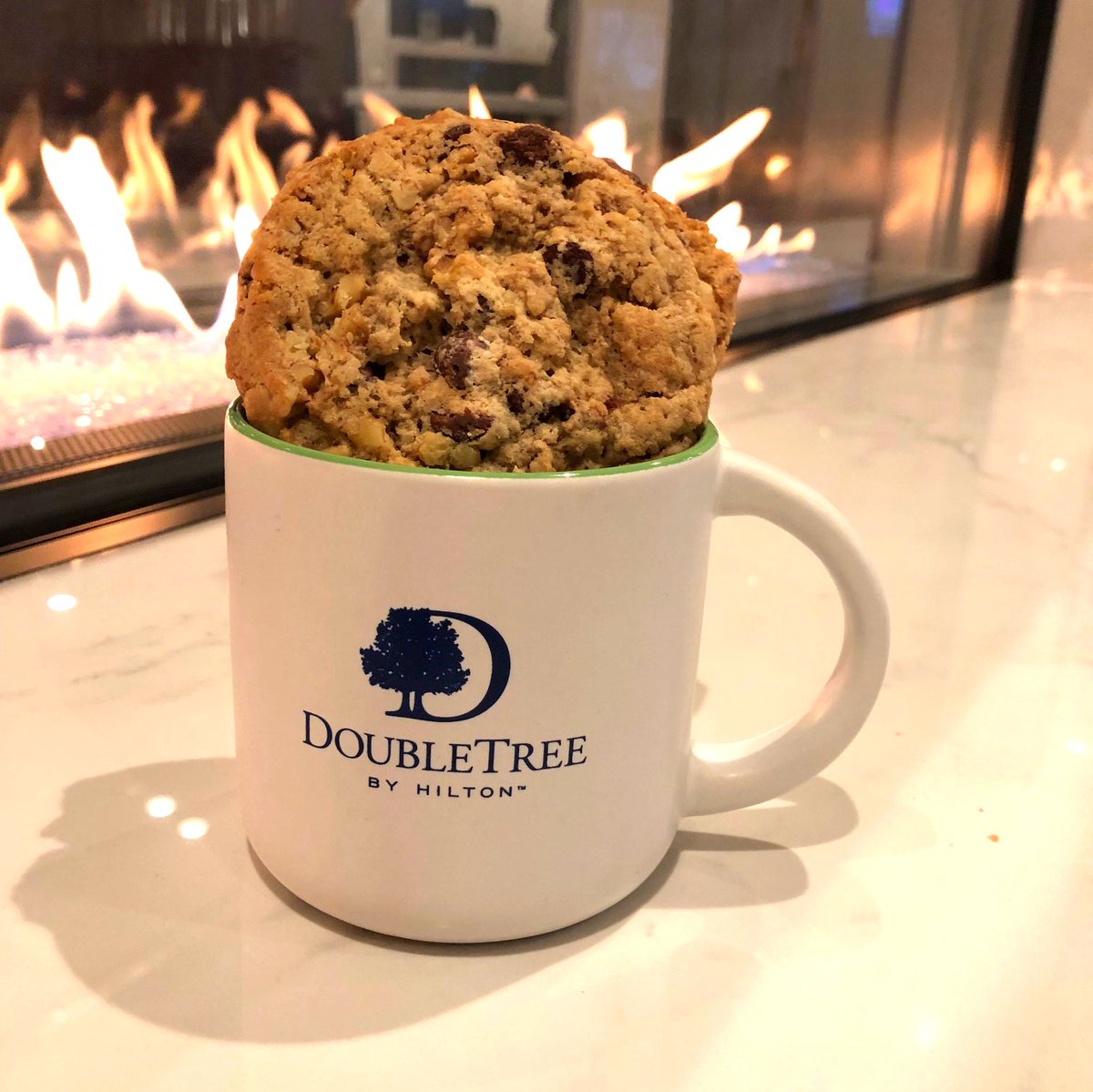 DoubletreeDen's tweet photo. πͺ + π₯ =β€οΈ. Nothing beats that #SweetWelcome at check-in!
#DoubleTreeDen https://t.co/SJ6egycX6e