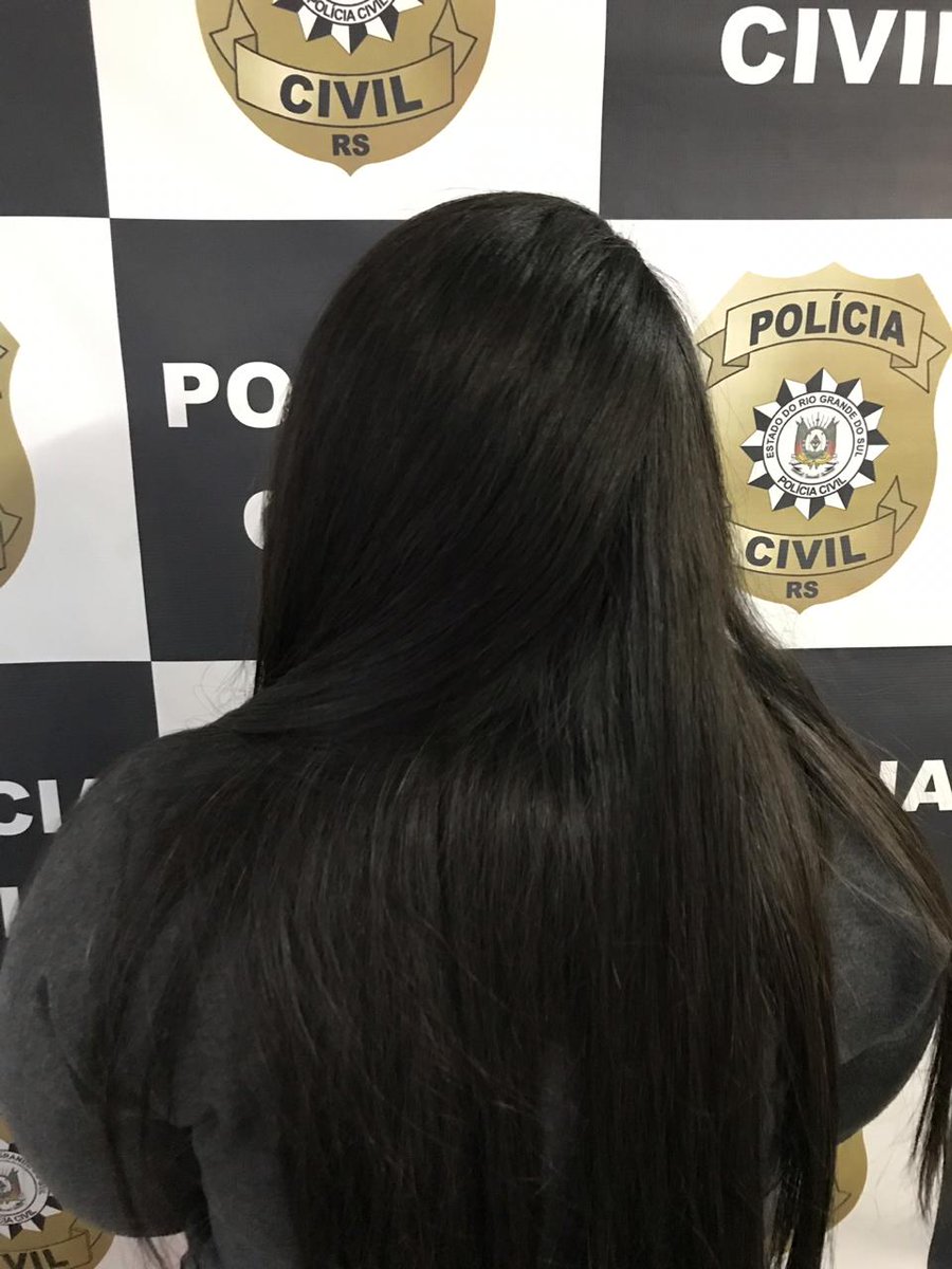 policiacivilrs's tweet image. Três pessoas são presas pelo crime de receptação em Pelotas. Recuperados, com o trio, três aparelhos celular recentemente roubados. Ação é desdobramento da #OpSmart que visa reprimir o roubo/furto e receptação desses objetos. #1DP_Pelotas