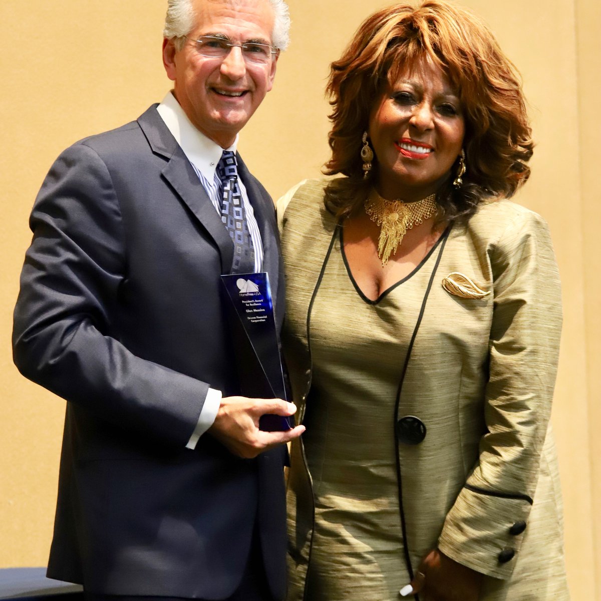 HomeFreeUSA's tweet photo. Today at our awards luncheon we were honored to present our President’s Award to Glen Messina, the CEO of Ocwen Financial. It was our pleasure to celebrate all of our mortgage and nonprofit housing leaders who have done excellent work in the community. #ReachingMillionsConference https://t.co/XeBrxzlEF2