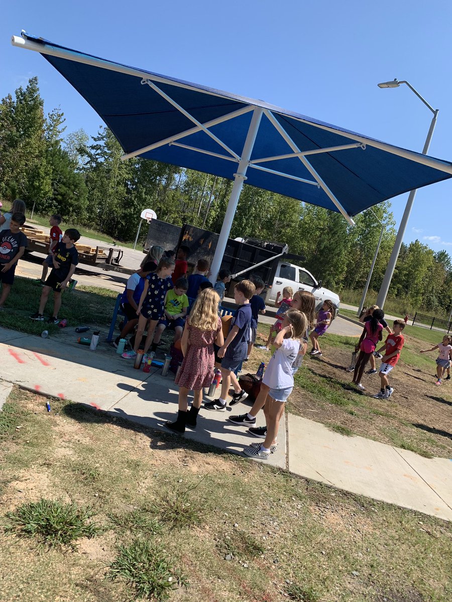 UpdatesWithMsH's tweet photo. The kids went CRAZY! Thank you so much @OakviewElemPTA for these incredible shade structures. Teachers and students alike are celebrating! #owlsome #owlabord @OakviewElem https://t.co/nG8xr99jv8