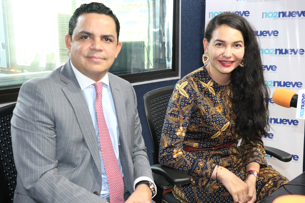 Iniciamos con #TomandElPulso con @jennvalle, esta tarde nos acompañan Juan  Carlos Rivas, Asesor legal de @AdesElSalvador y Licda. Ana Linda Solano,  Experta colombiana y asesora del fiscal general de Colombia en comercio