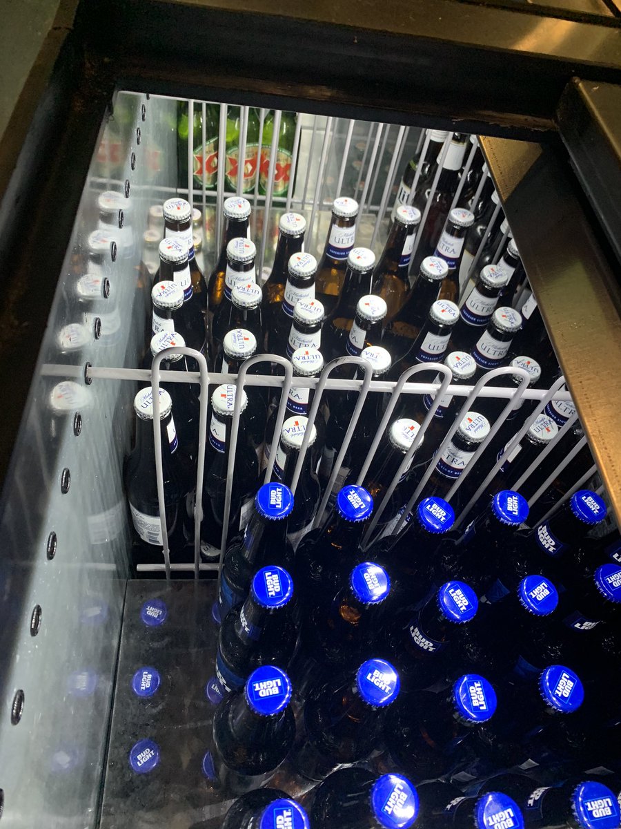 FrostyFactory's tweet photo. Come by for Monday Night Football!!!🏉🏉🏉 All BEER $2.50 and FREE HOT DOGS TIL WE RUN OUT #frostydogs https://t.co/bkcIDtl2Qx