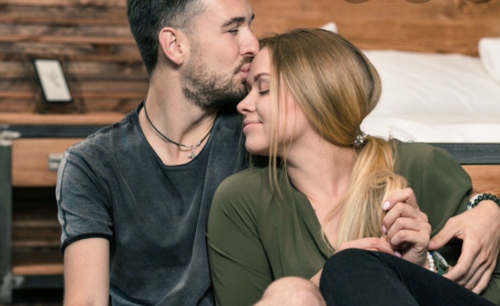 _masalgibi's tweet image. #Bitmeyen Bir şarkının
   Bitmeyen Bestesiydik 
   Sen başka bi teLden çaLıyorduN
   Bense hep Seni // söyLüyorduM

  &quot; Bir Şarkıydın SeN ! &quot;
    Ama Duymuyordun &quot;||✴

   〰️〰️✒