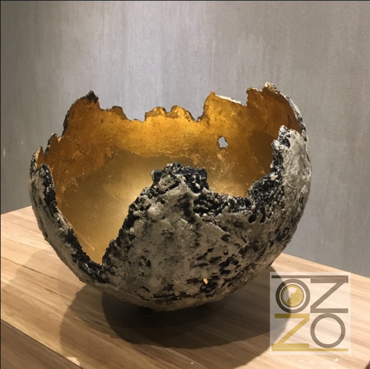 jrosadoarch's tweet photo. OZONO COLLETION: cuando dos elementos se fusionan en una piezas de arte: orgánico “ colores tierra” con color metálico con textura terminada en gold leaf. #architect #architectural #architexture #concretedesign #concrete #concretearchitecture 
7️⃣8️⃣7️⃣.3️⃣0️⃣7️⃣.7️⃣6️⃣9️⃣5️⃣ https://t.co/PaxcfASPs5