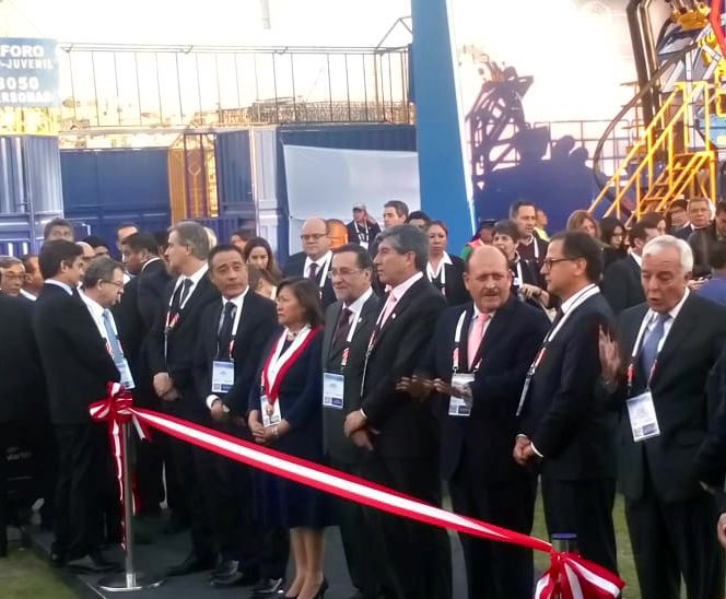 ComEconomiaPeru's tweet photo. #Arequipa | Pdte. de la Comisión de Economía, Sergio Dávila (@ElTioSergioDav), participa junto al ministro de @MinemPeru Francisco 
Ísmodes en la inauguración de la 34° Convención Minera @PeruminOficial, uno de los eventos más importantes de la minería a nivel mundial.
#Perumin34 https://t.co/kCmkcfypeN