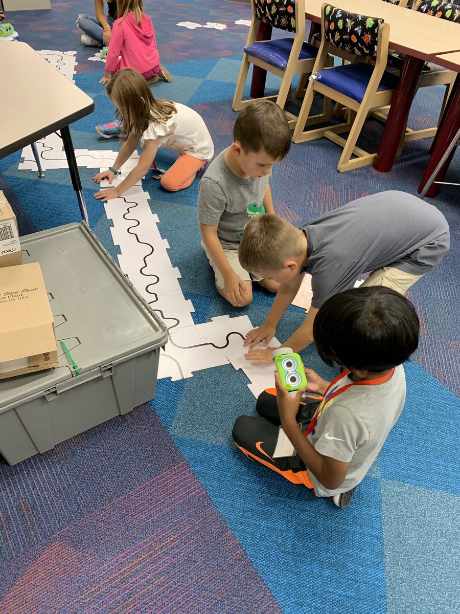 KinderCaterpil1's tweet photo. FUN with robots and coding in K! Our STEM Coach @Andrea_Brook_LO rocks! #AlwaysLO #OrionOaks #STEM https://t.co/A2MKXQgRNI