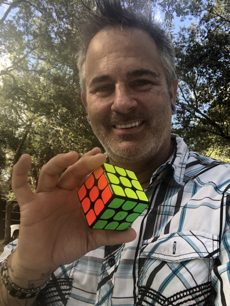 magicchefed's tweet image. I love the magic of Cubing. #magic #Rubikscube #cubemagic #closeupmagic #rubiks #chefed #chefedmagic