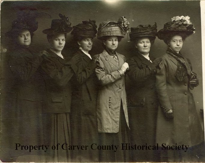 cc_historical's tweet photo. #FallHatMonth 👒🎩 Astra Chapter, Order of the Eastern Star : delegates to district meeting in Hutchinson, undated.

Left to right: Lulu Truwe, Minnie Ackermann, Emma Bachmann, Marie Klobe, Christine Hansen, Pauline Ackermann https://t.co/6rZ9criuf1