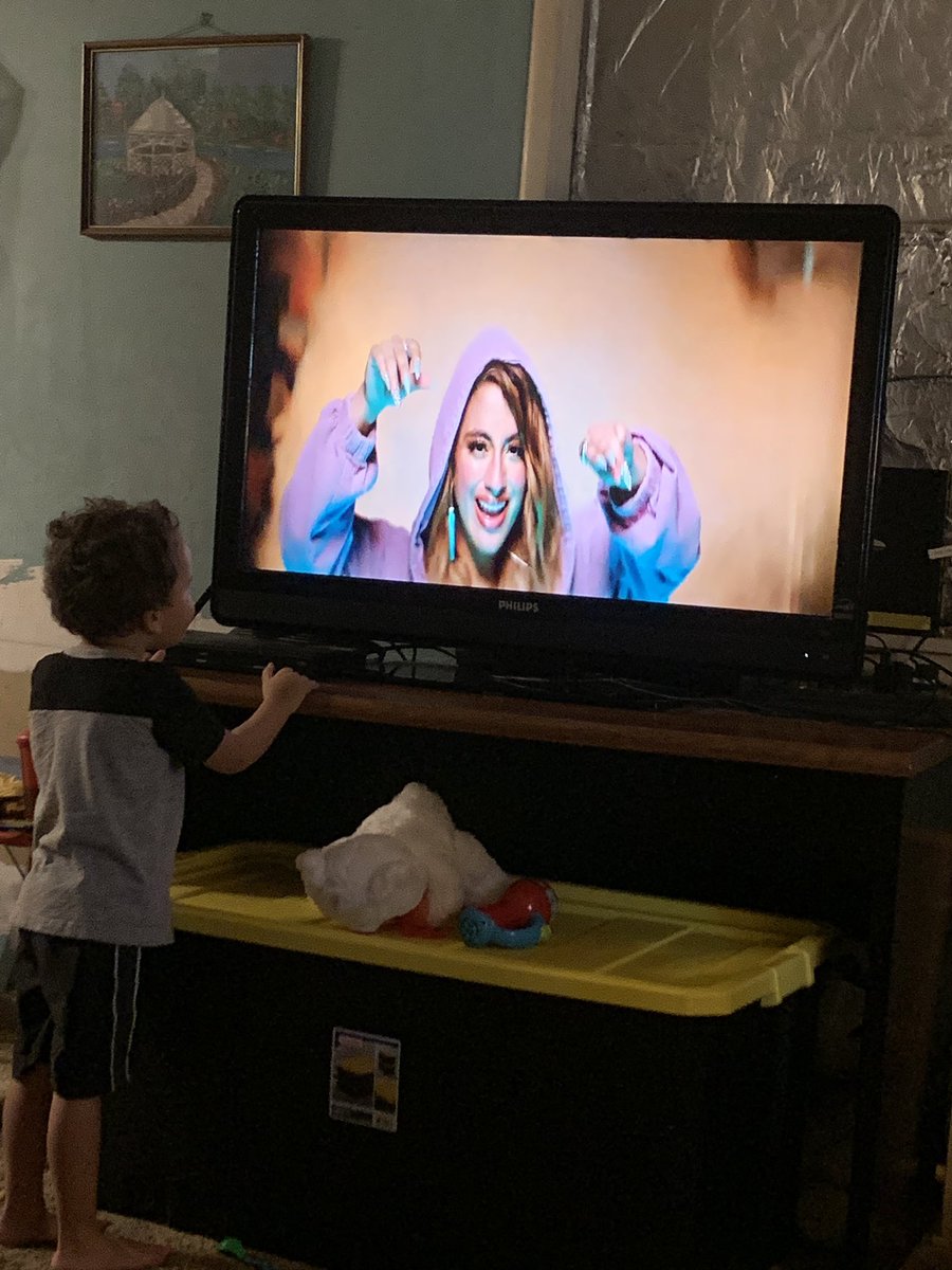 sugamamaallyb's tweet photo. Jesse loves the #HigherMusicVideo @AllyBrooke 😍💖 https://t.co/9B3zm8T1k7