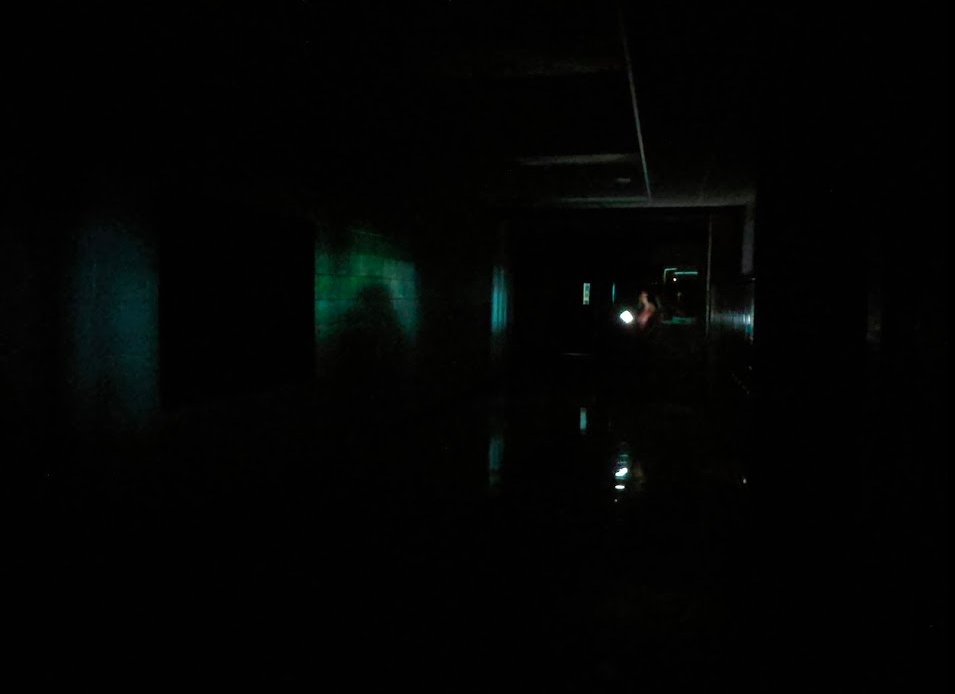 ELanghorst's tweet photo. Power out the last two hours of school today at Discovery #dmsleads #lpsleads #LifeInTheMiddle https://t.co/f4MwXXMnEu