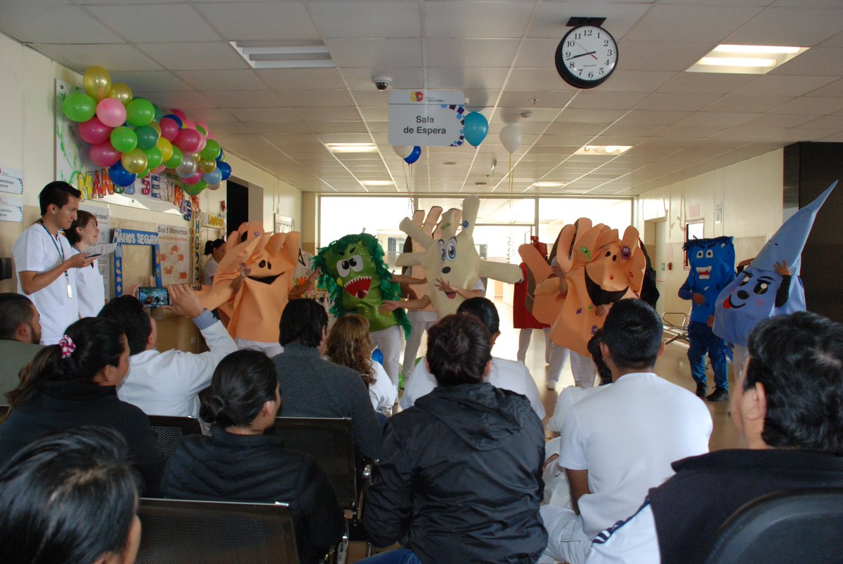 HCalderon_MSP's tweet photo. #Quito | La socialización del correcto lavado de manos para el personal de salud de Áreas Clínicas del Hospital, fue realizada mediante actividades lúdicas como juegos y coreografías. Los participantes vivieron momentos de esparcimiento, al tiempo que aprendían.  #SaludParaTodos https://t.co/YNXnIgChb3