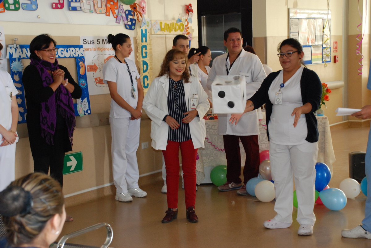 HCalderon_MSP's tweet photo. #Quito | La socialización del correcto lavado de manos para el personal de salud de Áreas Clínicas del Hospital, fue realizada mediante actividades lúdicas como juegos y coreografías. Los participantes vivieron momentos de esparcimiento, al tiempo que aprendían.  #SaludParaTodos https://t.co/YNXnIgChb3