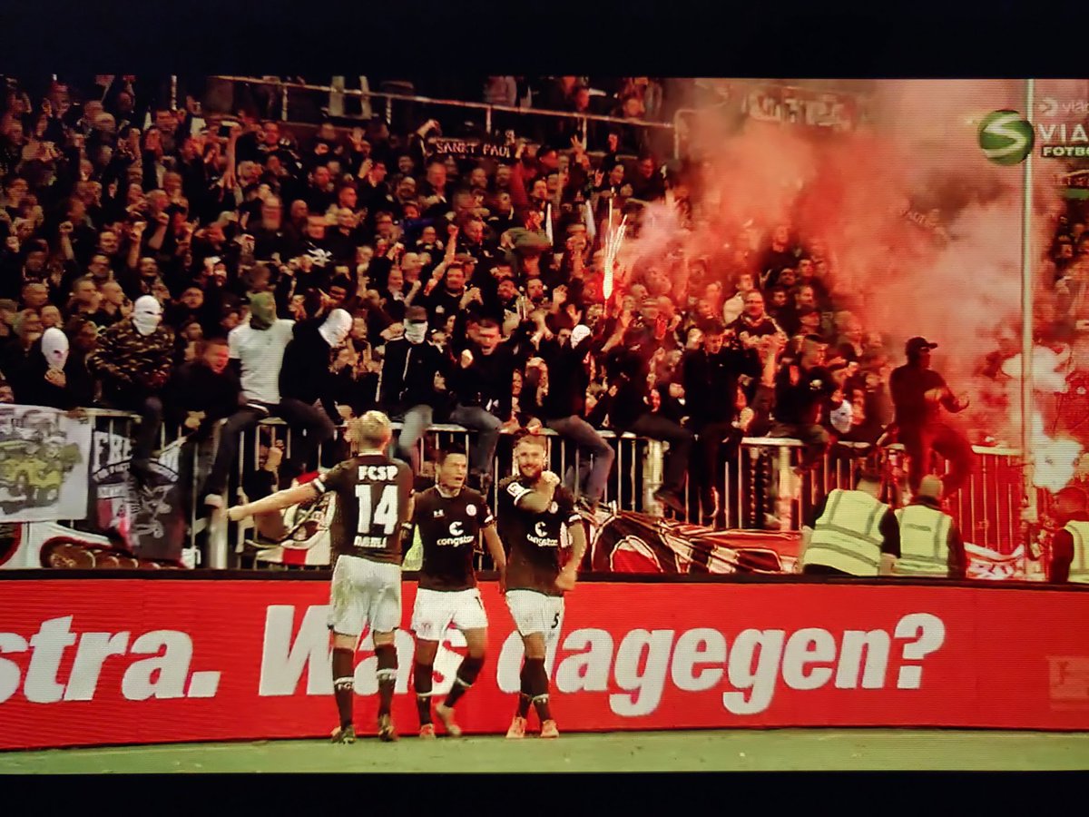 JRasimus's tweet photo. Hattu päästä. FC St.Paulin ensimmäinen kotivoitto paikalliskilpailija HSV:stä sitten vuoden 1960. Hengen voitto materiasta. #fcsphsv 2-0. #FCSP https://t.co/qmtc2HPgXY