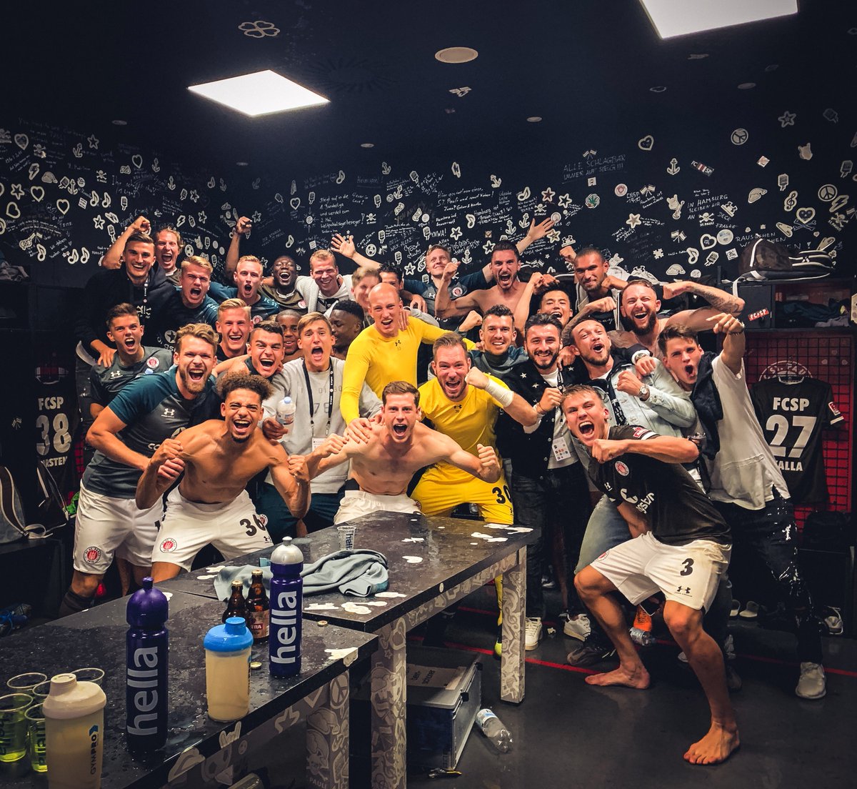 fcstpauli's tweet photo. ☠️❗️

#fcsphsv #fcsp https://t.co/48Nqkdid3s