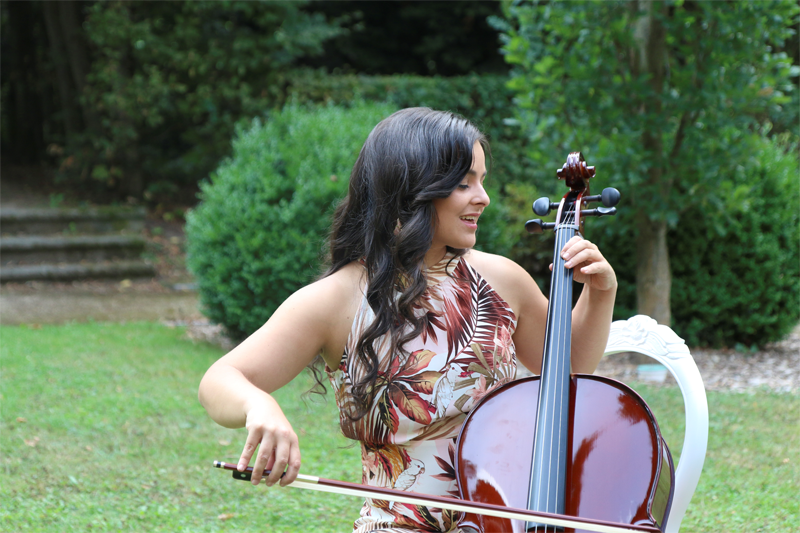 MarionFiedlerTN's tweet photo. I am on tour but I miss my cello. Could not take it, too big... mewh...I wonder if it misses me, too? 

#CelloLover #CelloGirl #CelloSinger #fourStrings #StringsAttached #Hoefner #Hofner #Hoefnerguitar #Hoefnercello #Hoefnerguitars #Hoefnerinstruments #cellolove #icamewithmycello https://t.co/x5L4JZ73fA