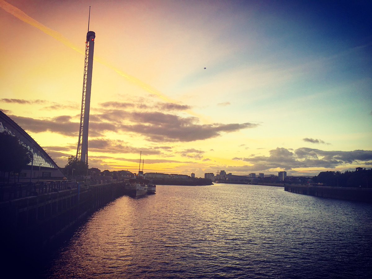 glasgowcb's tweet photo. Beautiful sunset above the Clyde tonight after today’s course - a perk of the job! #riverclyde #glasgowcityboats #glasgowsunset #glasgow #boattrips #boatcourse #ryatraining #clyde #boatservices #seasurvival #survivalskills #boattraining #boattrainingglasgow @ryascotland https://t.co/4X6wCxVfuf