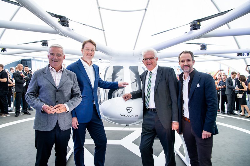 PluginMagazin's tweet photo. First 'Mercedes-Benz' has been skyborne https://t.co/hCCb5LH1Zn https://t.co/1twdojwGje