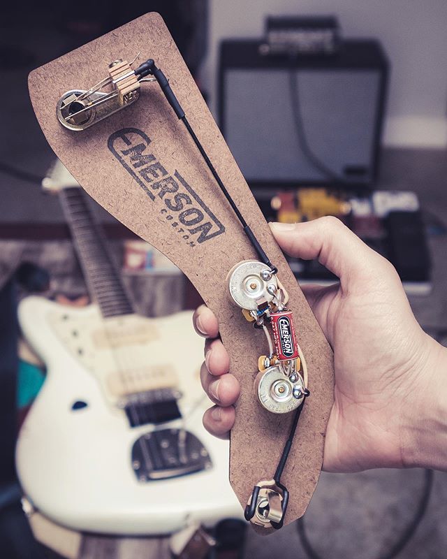 So clean! Bye bye scratchy pots!
.
.
.
.
.
.
.
.
.
.
#emersoncustom #jazzmaster #geartalk #easycompadre #guitar #clean #fenderjazzmaster #electricguitar ift.tt/31sCLDn