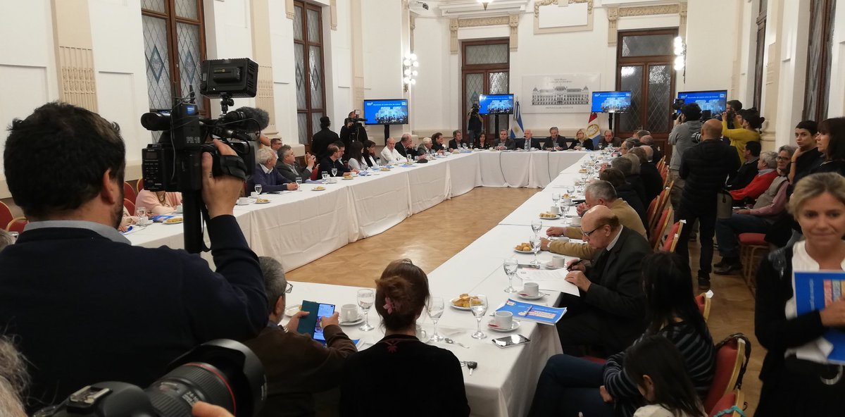 El gobernador @MiguelLifshtiz abrió la 14 Asamblea Plenaria, en la que abordamos recomendaciones para la continuidad del Consejo Económico y Social, con una multitidinaria participación de las instituciones productivas, trabajadoras y sociales
#CEySDebate