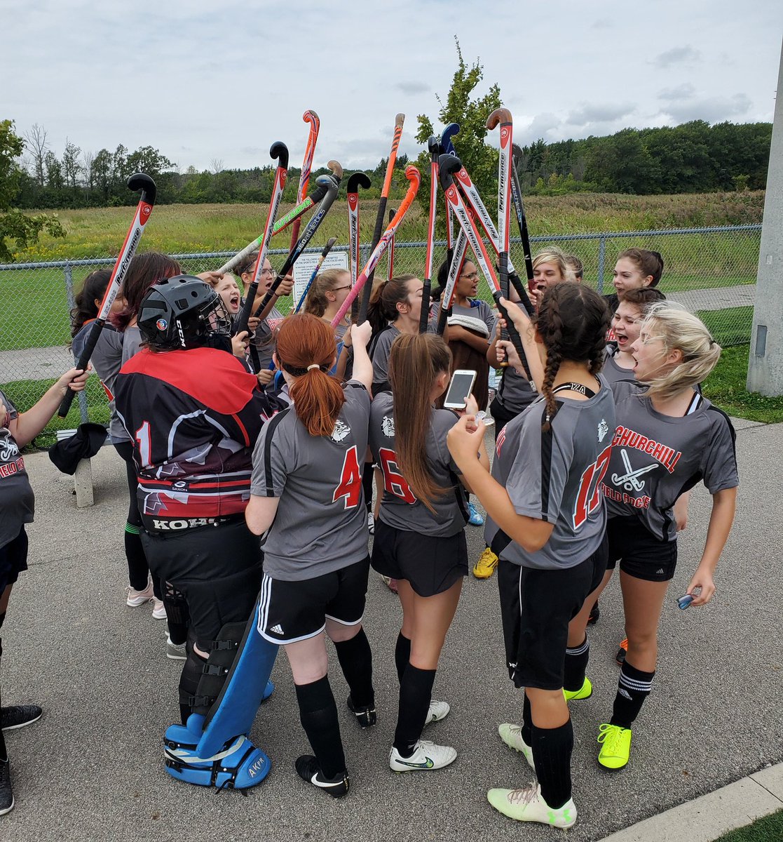 VeronicaLeslie's tweet image. Great day on and off the field #fieldhockey #practicemakesbetter #gobulldogs @mr_rbeckett @Churchill_HWDSB