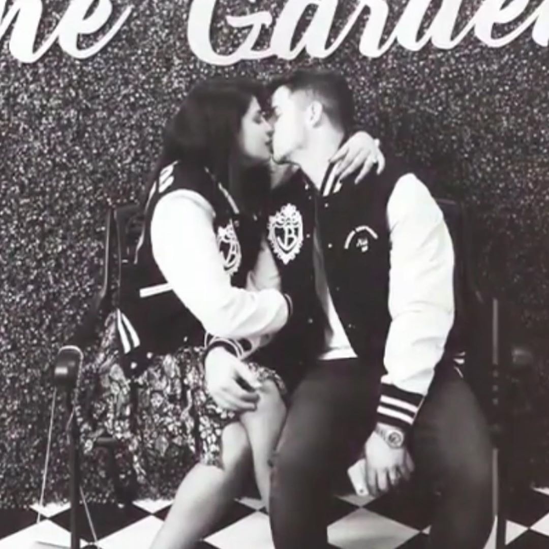 Kalimahtoyibah3's tweet photo. yes I see this couple falling in love, they are like a strong bond with each other, Oh God please take care of his love .. #NickJ27th #PriyankaChopra #NickJonas https://t.co/BNzOdzns9F
