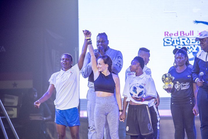 ChukwuebukaFEnt's tweet photo. Congrat our freestyle queen, 2018 3rd 9ja/4th African best female freestyler @Blessingfaithfs for emerging 2019 2nd Nigerian & 4th African best female freestyler & also 2 Blessed
#dorcasfreestyle #faithblessingfs #amazingkideche #chukwuebukafreestyleentertainment #sffc #affc19 https://t.co/PY185UJ1Jb