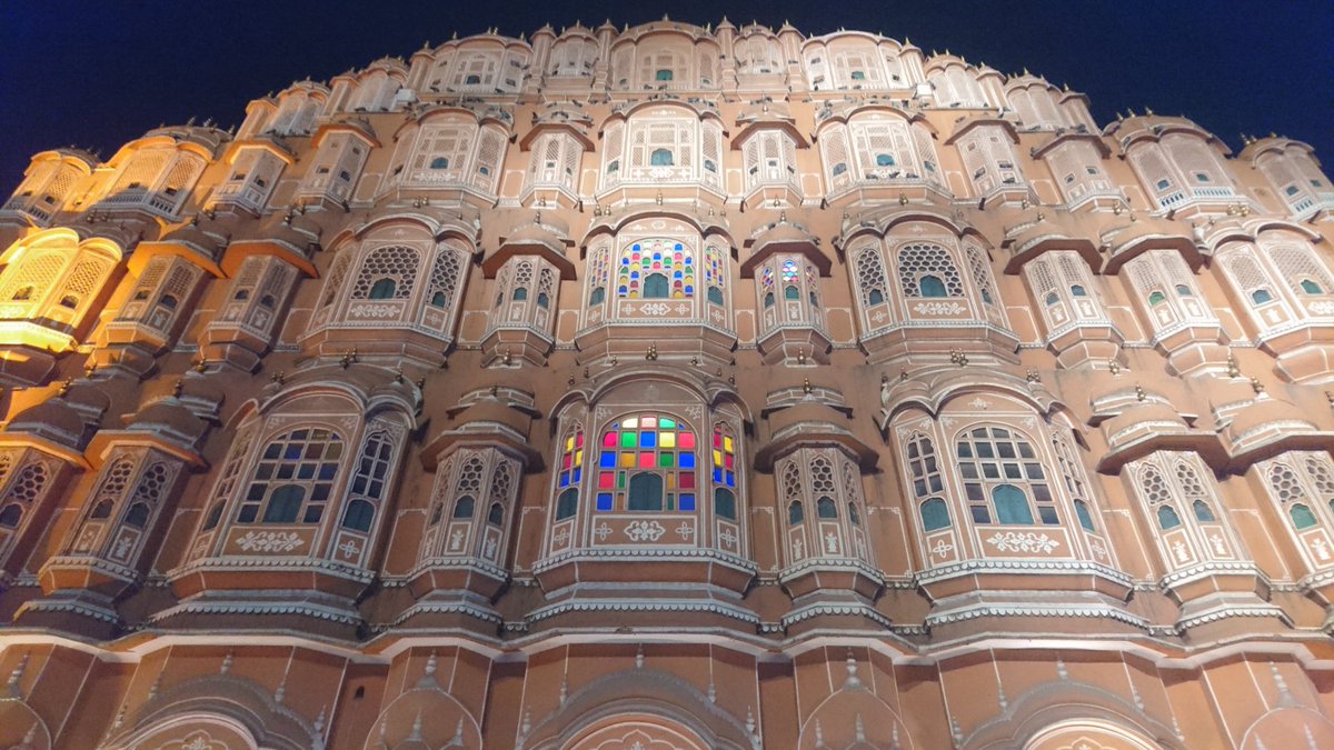 pranavpandeydev's tweet photo. Mobile Manufacturers: #ExtraCamera #WideCamera #AICamera #CameraExpert #NightExpert #MarketingExpert
Me: #TakenWithXperia with a four years old #SingleCamera at #Night https://t.co/N2HnV3UUl0