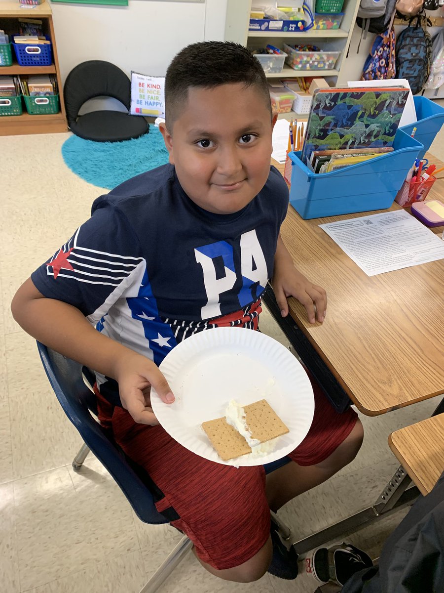 Hybla5th's tweet photo. We modeled plate tectonics today with graham crackers and whipped cream! #sciencerocks https://t.co/TZeo31JuhE
