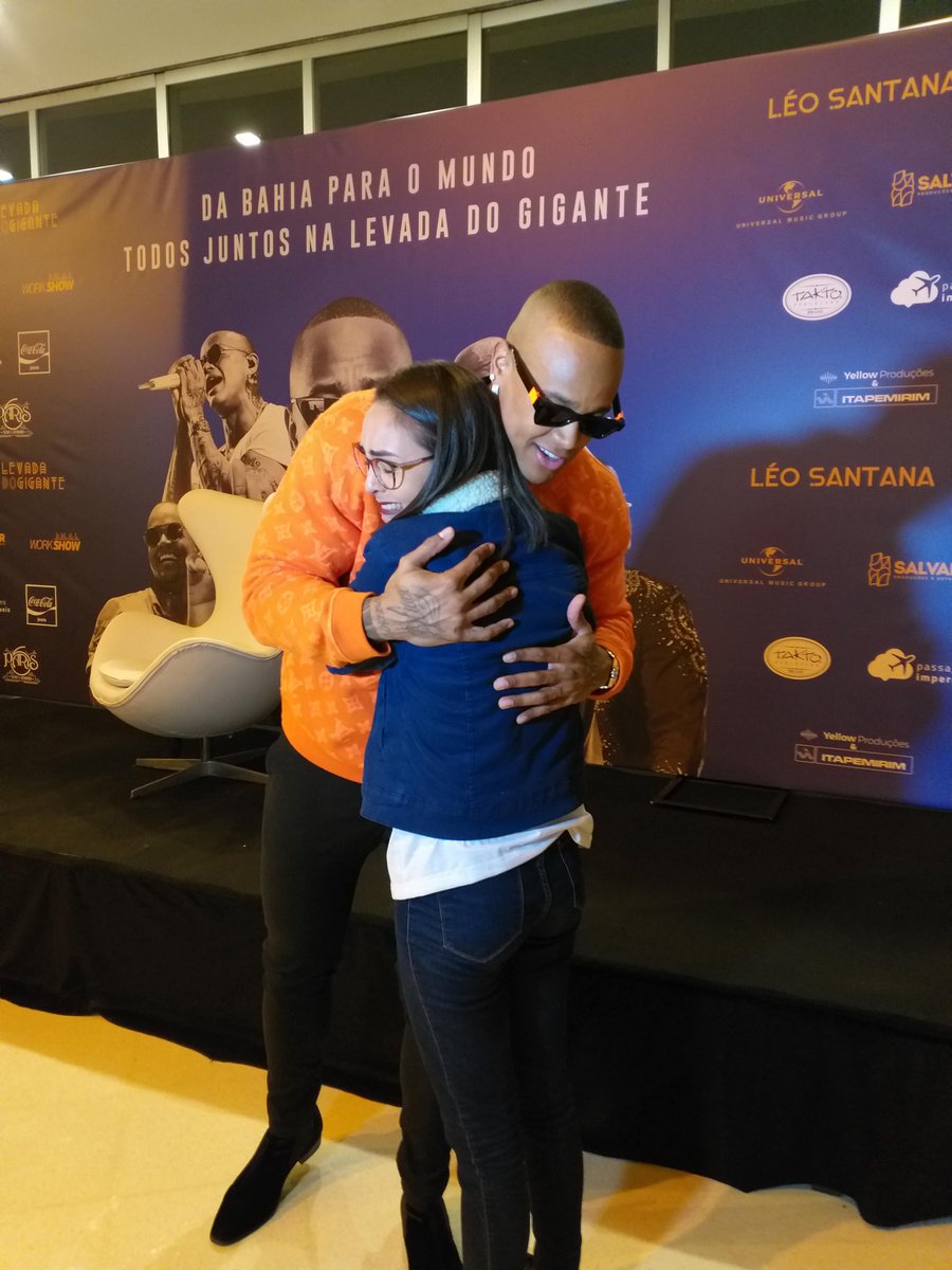 jupotulski's tweet photo. #LéoSantanaNoTVZ vem ser nosso contatinho GG. #fcEstiloLS.cwb https://t.co/aIpb21umqm