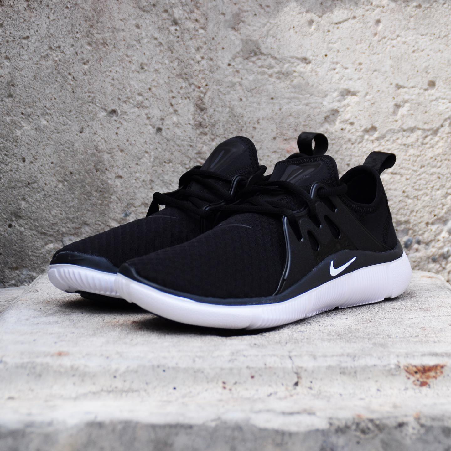 Nike acalme trainers mens deals