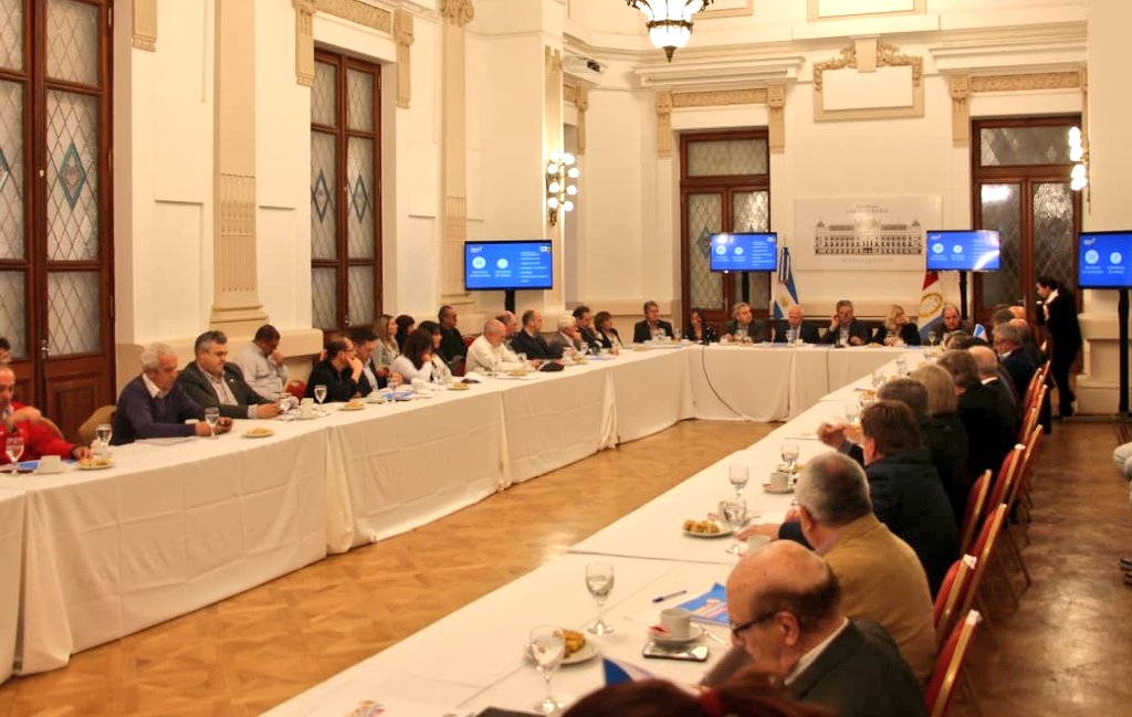 AliciaCiciliani's tweet photo. Junto al gobernador @MiguelLifschitz, participamos del @ceysSF, donde escuchamos las recomendaciones de las organizaciones para consolidar este organismo y fortalecer su continuidad. Además, se presentó un informe sobre los principales avances del mismo en estos tres años. https://t.co/uQUY7zDo92