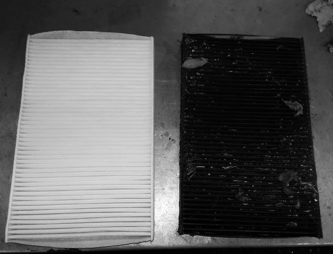 PeugeotRepairs's tweet image. Another neglected #pollenfilter just look at the what you are breathing in whenever you use the ventilation #peugeot #citroen #peugeotrepairs #garage #mechanic #servicing #maintenance #comparison #clean #dirty #cleanair