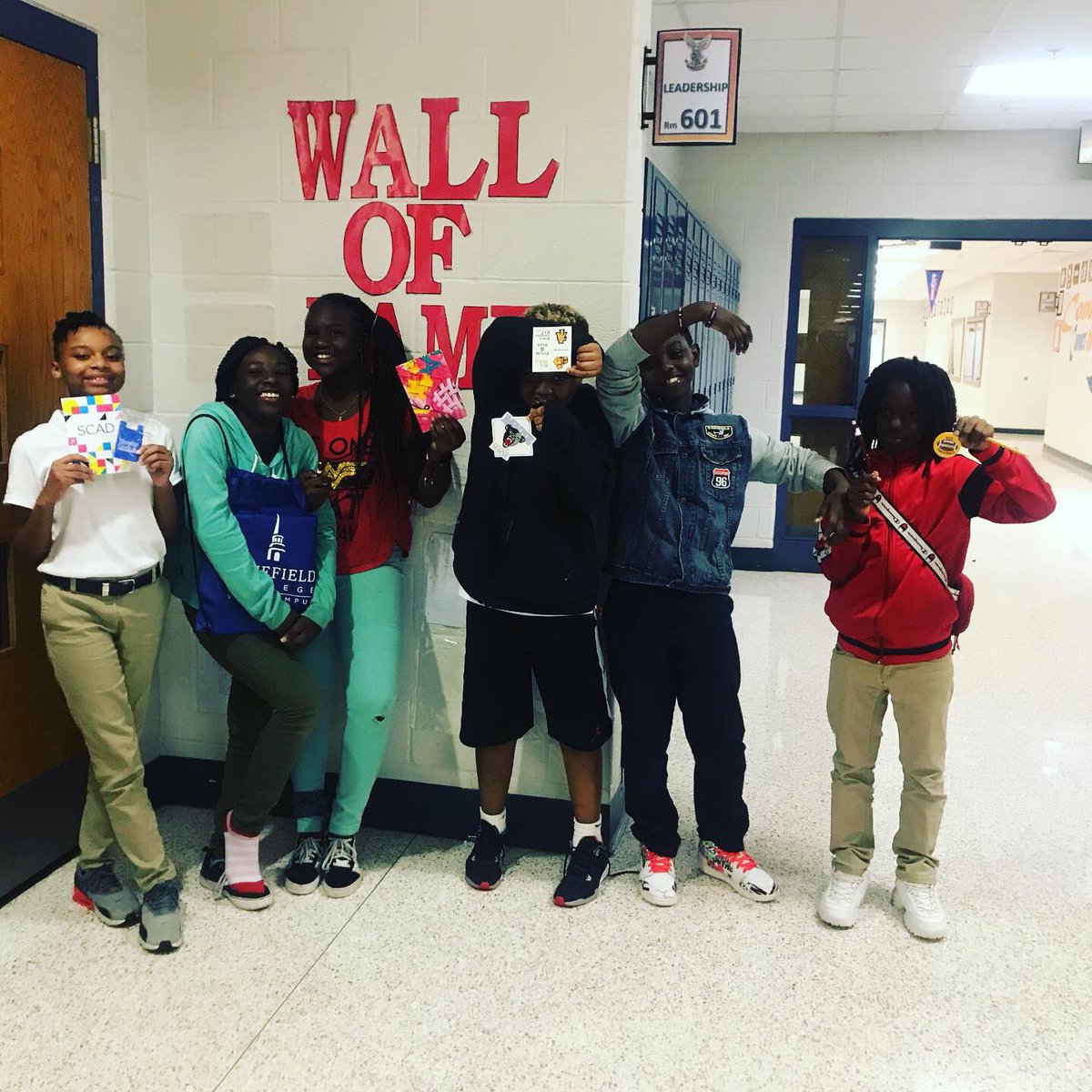 COLUMBIAMIDDLE1's tweet photo. Ms. Battles’s 6th graders won college SWAG while playing Sink or Swim about authors’ narrative techniques!! #thisiswhatwedo #cmseaglepride #learningcollaborationresults #columbiamiddleschool #swaggedout @Columbia… @CoachTKellz https://t.co/xc1yDB9rck
