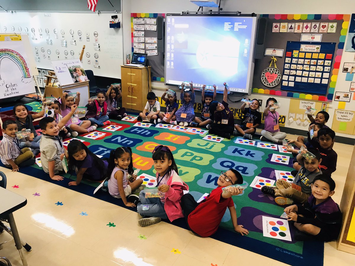 Ms_AIglesias's tweet photo. Today kicked of “My Senses” week and it was purple day. We used our sense of sight 👀 to sort cereal by colors and to watch what happens when we mix blue and red paint 🎨 @FARIASECC #Rm20 #prek #FariasColorWeek https://t.co/F5mz3vs9jI