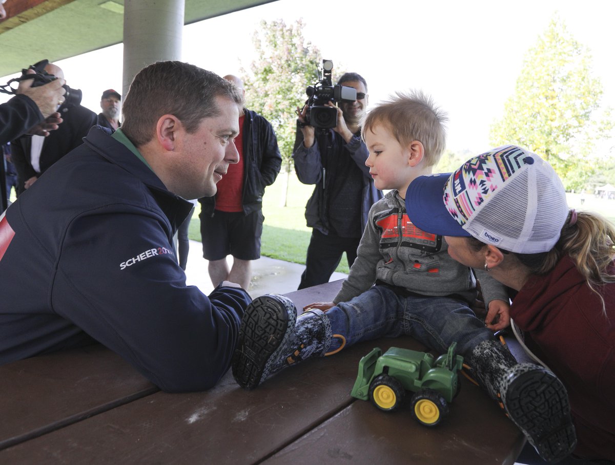 AndrewScheer's tweet photo. Soccer, karate, music lessons, math tutoring – they all cost money. It’s getting more and more expensive to raise healthy and active kids. As Prime Minister, I’ll put more money in your pocket with two tax credits for kids’ activities. It’s time for you can get ahead. 1/2 https://t.co/swsZ9FAJYW