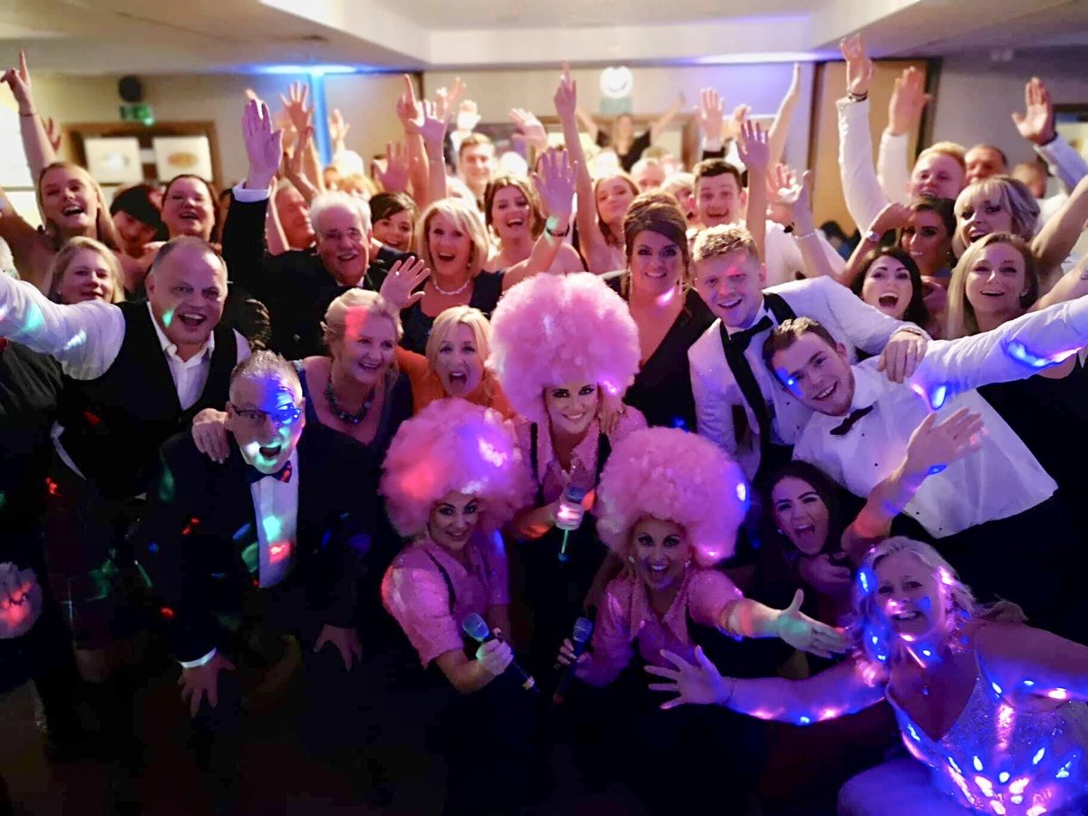 Feevashow's tweet photo. £23k raised for charity, fabulous night held by @simpsinns the pics say it all ❤️#SimpsinnsSunshineBall #feevashow #f3entertainments #hotels #charityevent #events #entertainmentweekly #whiteleysretreat @whiteleys_retreat #partyentertainment #eventcompany #ayrshire #scotland https://t.co/A2FIfcxFCm