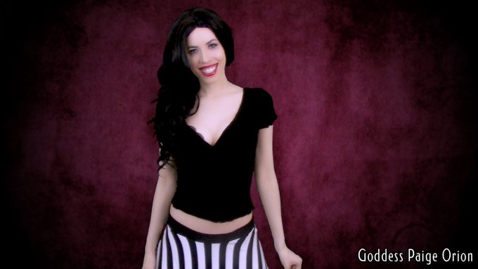 My smile makes your heart flutter wildly, a flush of pleasure staining your cheeks. Such vivid beauty<a href="/tag/goddessworship"class="tags"><span>#goddessworship</span></a><a href="/tag/femaledomination"class="tags"><span>#femaledomination</span></a>